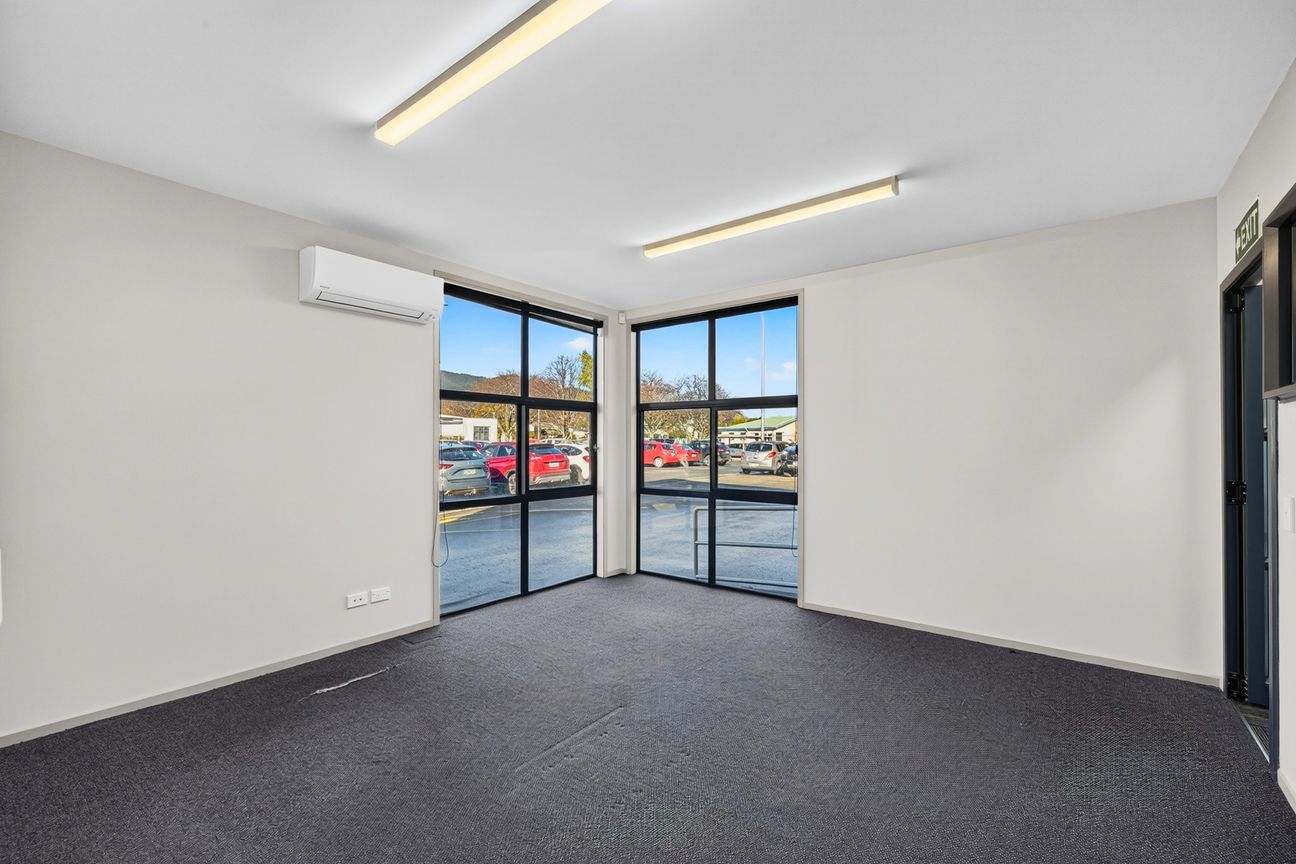 Flexible Office Space with Excellent Parking - Mehr