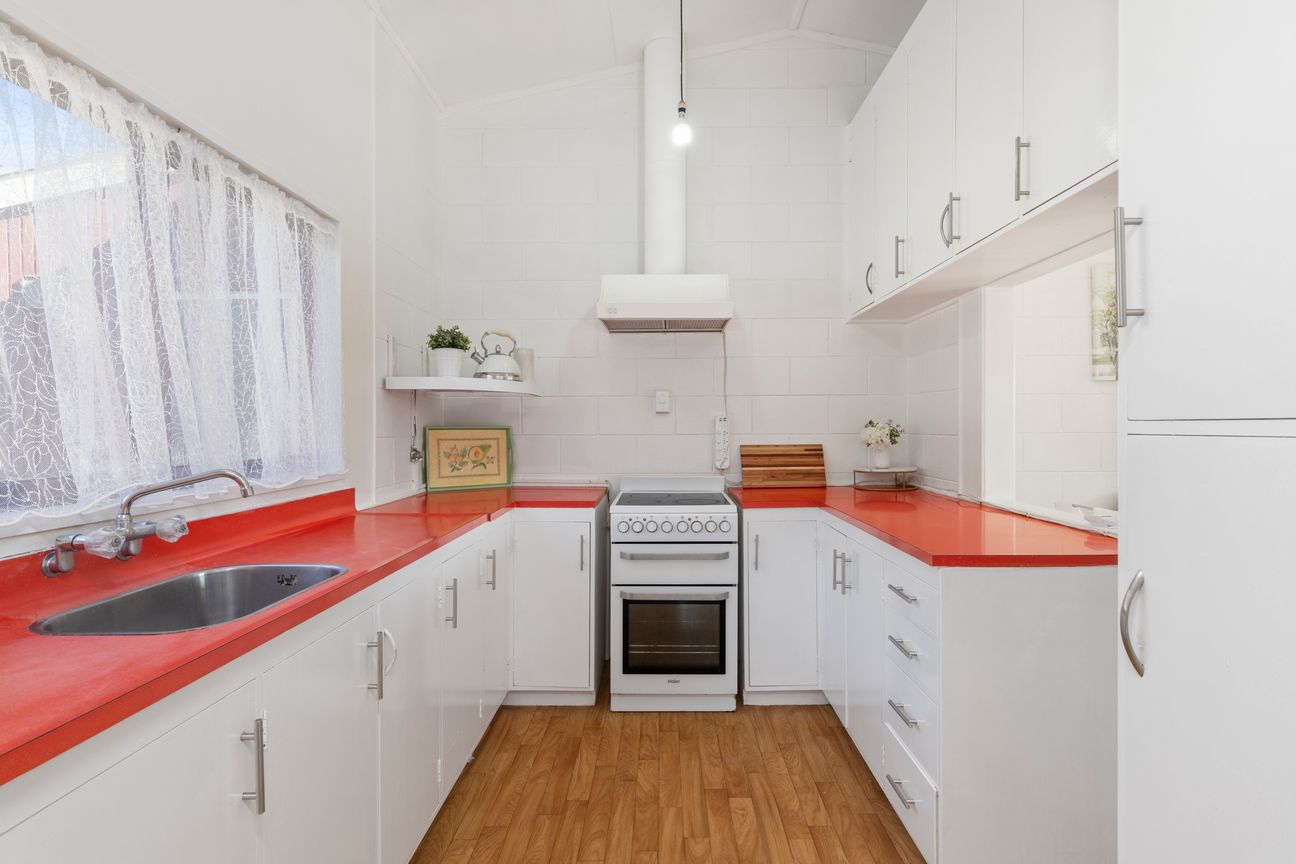 Sun-Filled Living, Superb Location - Mehr