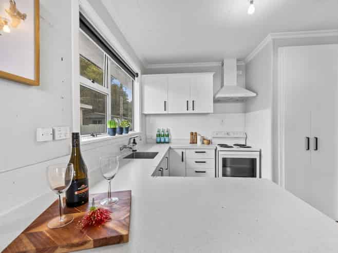 37a Breakwater Road, Moturoa