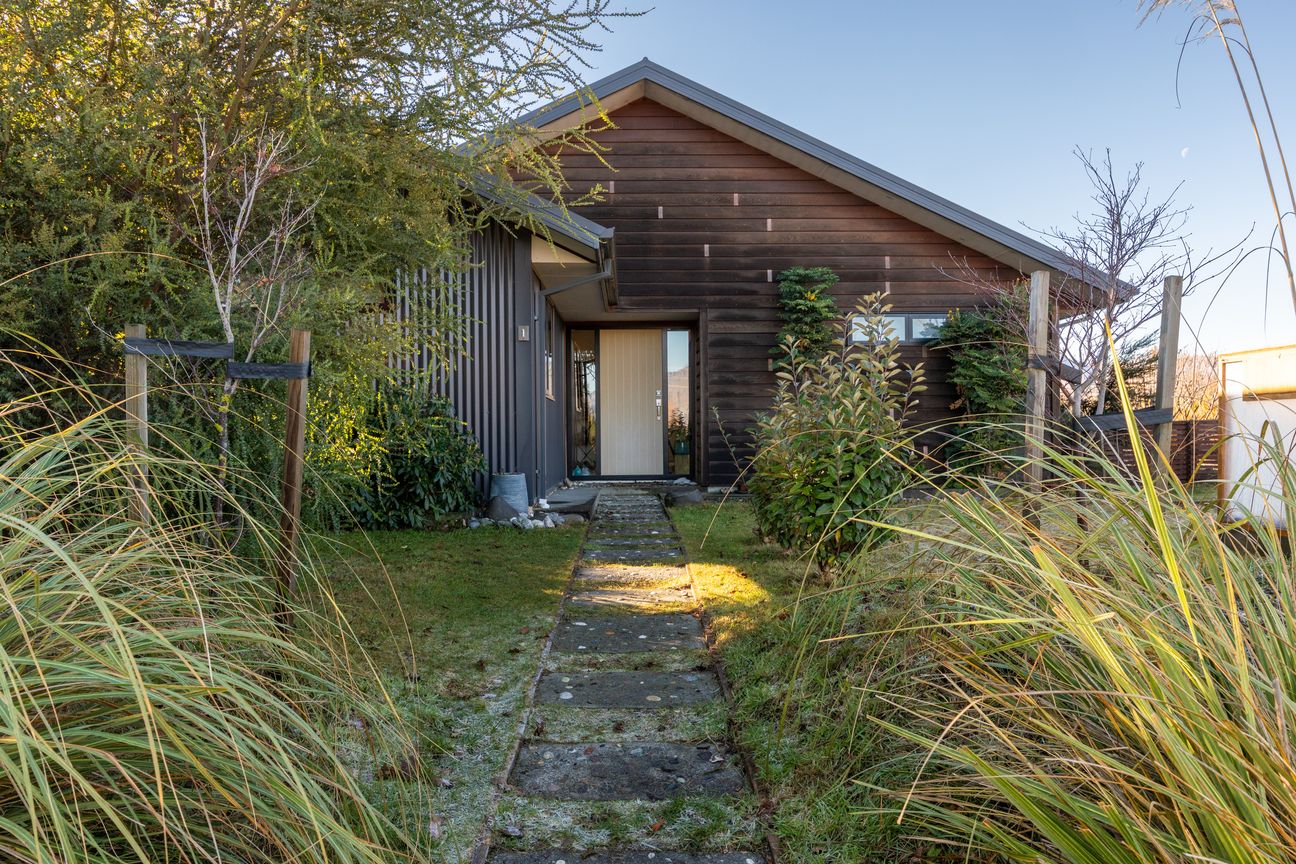 Views, Gardens & Space for Growth - Daugiau