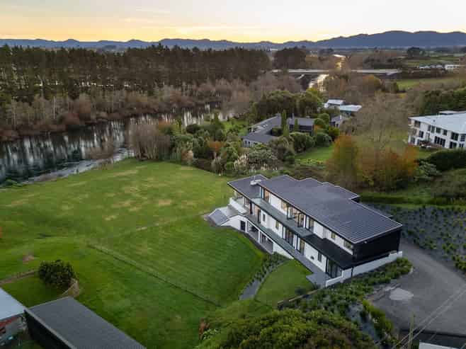 2221 River Road, Horsham Downs