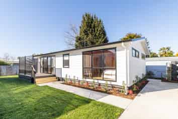 908A Outram Road, Akina