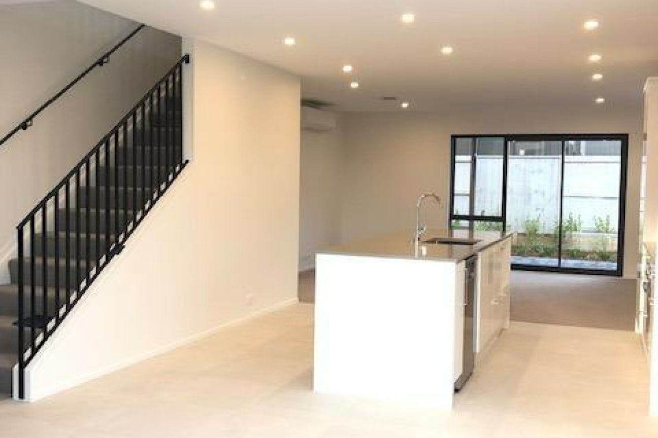 Modern High Spec Living - Vista 5