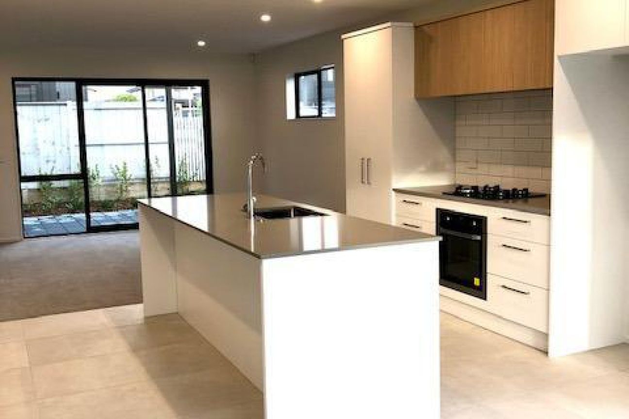 Modern High Spec Living - Vista 3
