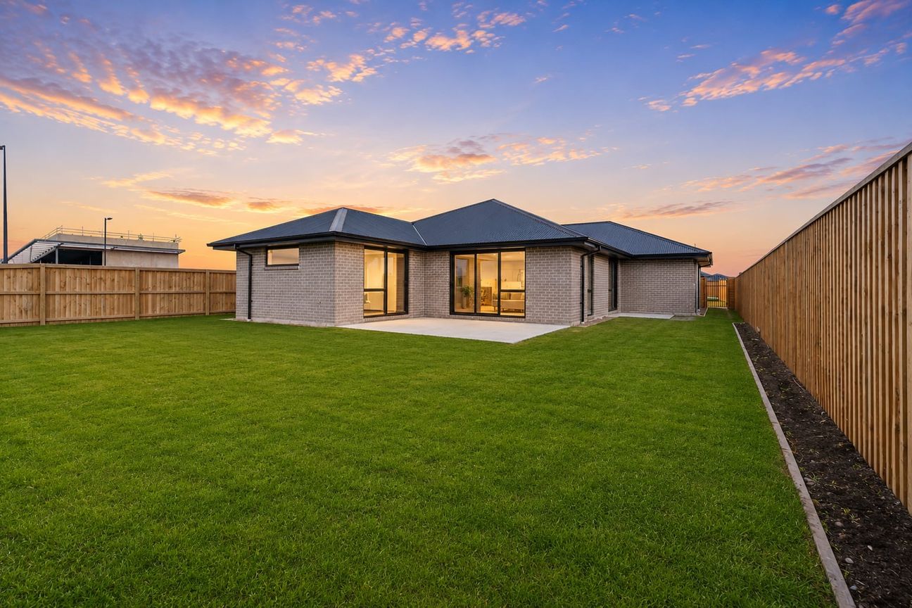 Priced to Move - 215sqm of Family Living - Vista 2