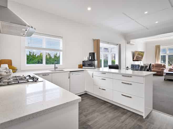 900 Albert Street, Parkvale