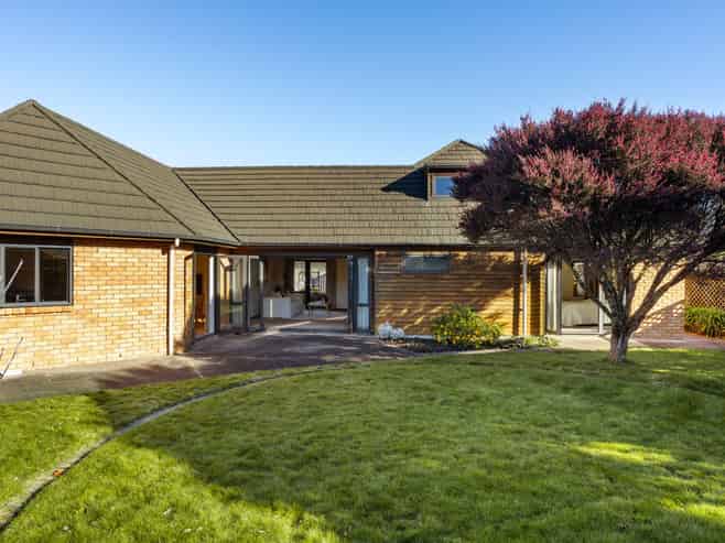 9 Jaemont Court, Huntington