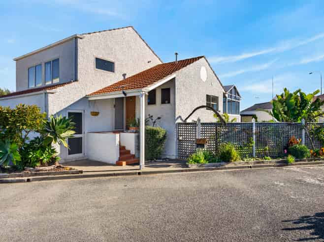11/180 Charles Street, Westshore