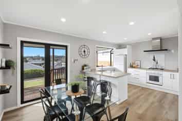 18 Lincoln Road, Springvale