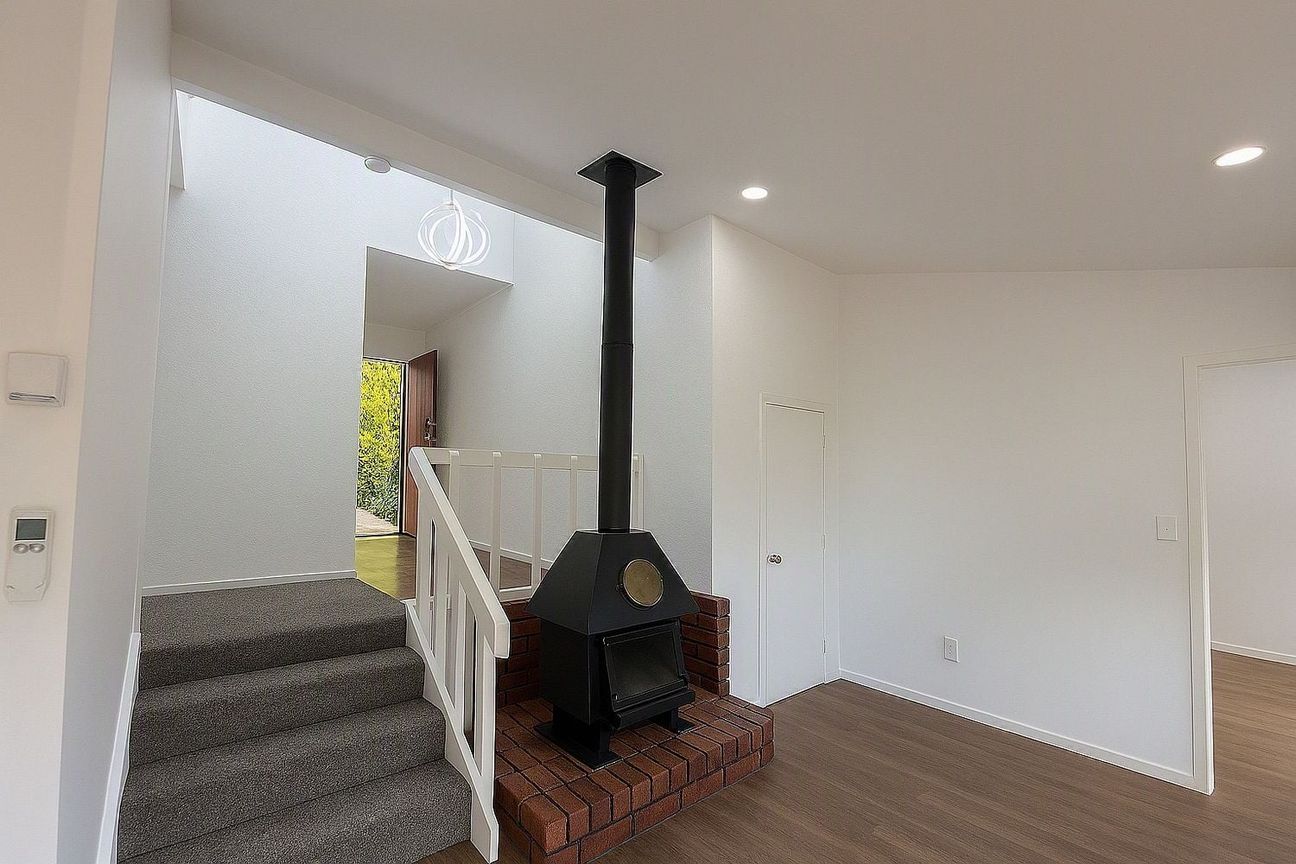 FOR RENT:  Renovated 3 Bed in Goodwood Heights – pohled 3