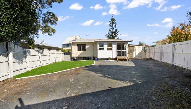 32A Maplesden Drive, Clendon Park