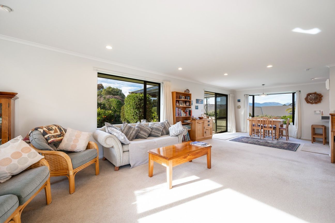 Space & Serenity, Steps from the Village! - Altro