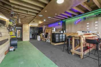 Versatile Workshop & Office in Prime Location!