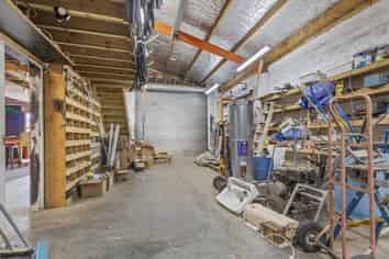 Versatile Workshop & Office in Prime Location!