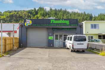 Versatile Workshop & Office in Prime Location!
