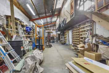 Versatile Workshop & Office in Prime Location!