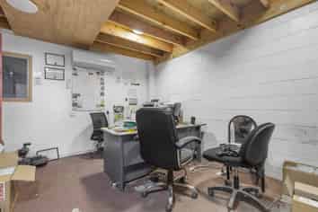 Versatile Workshop & Office in Prime Location!