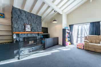 18 Maltby Avenue, West End