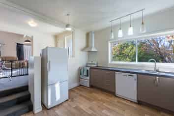 18 Maltby Avenue, West End