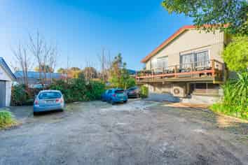 18 Maltby Avenue, West End