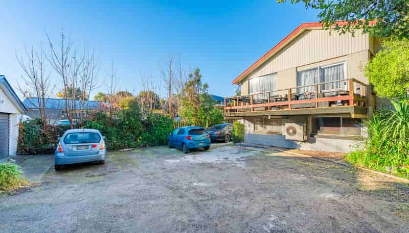 18 Maltby Avenue, West End