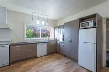 18 Maltby Avenue, West End