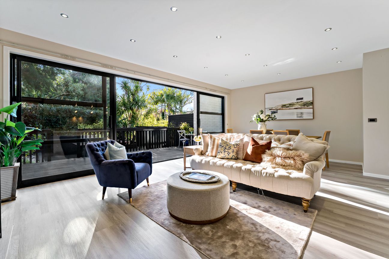 Modern Refurbished Hidden Gem, Now $1,668,000 - Więcej