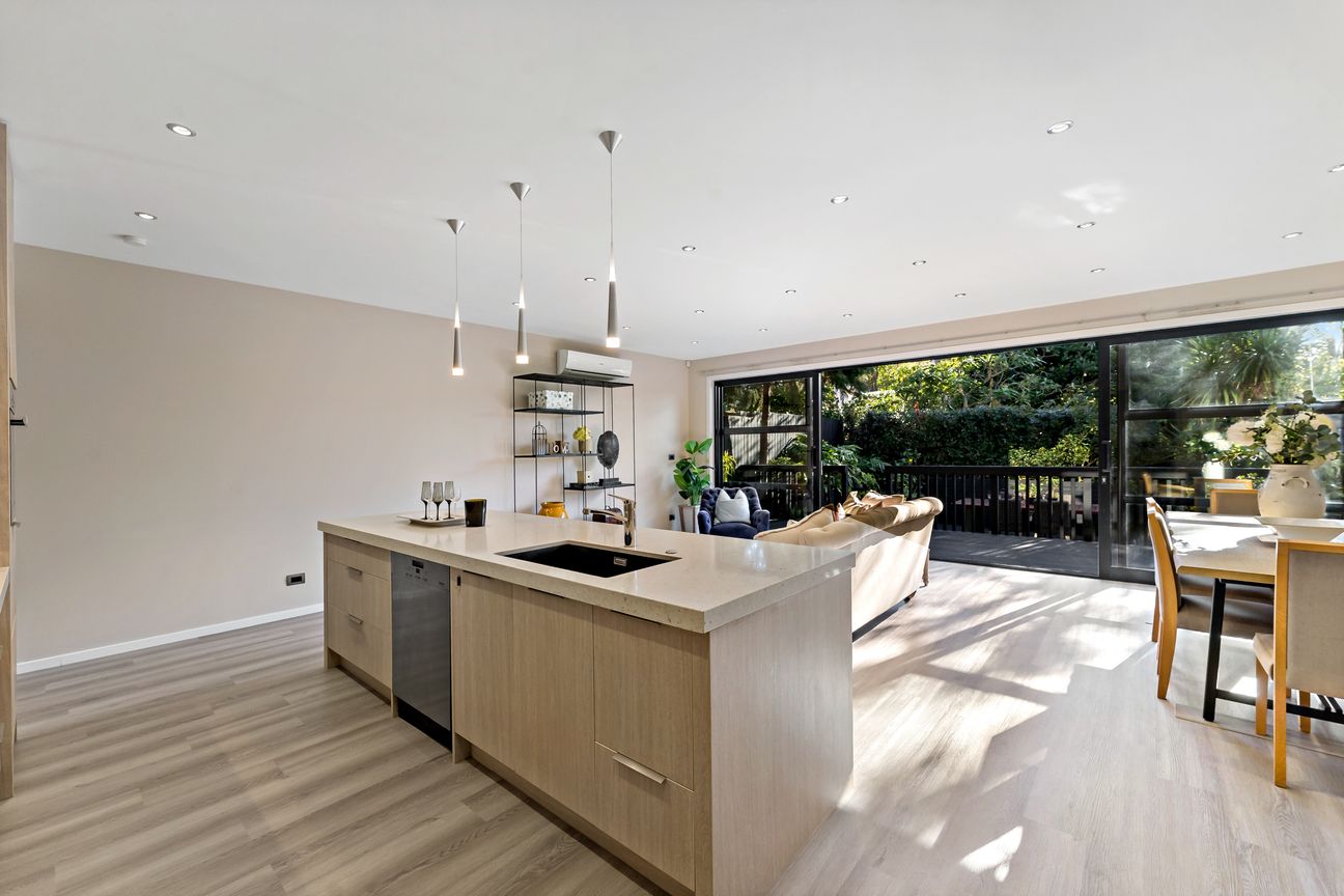 Modern Refurbished Hidden Gem, Now $1,668,000 - Widok 6
