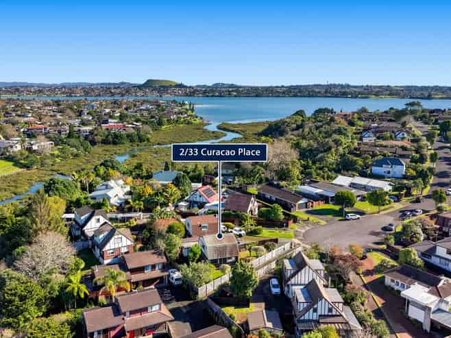 2/33 Curacao Place, Half Moon Bay