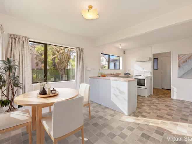 2/33 Curacao Place, Half Moon Bay
