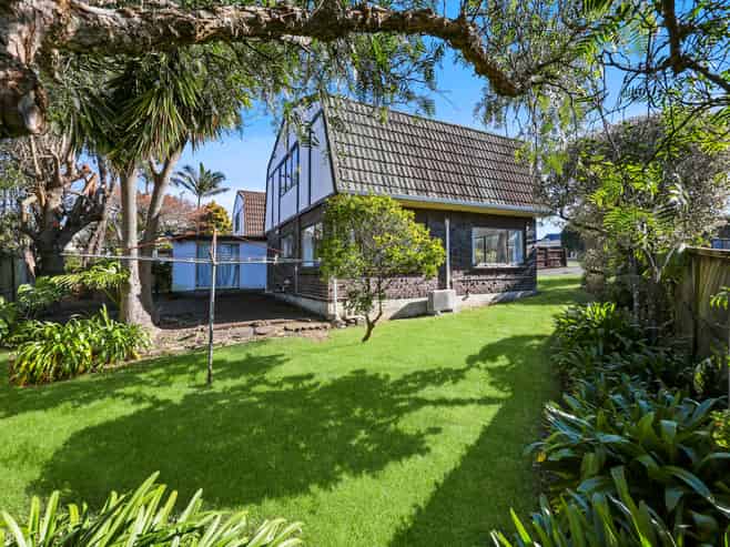 2/33 Curacao Place, Half Moon Bay