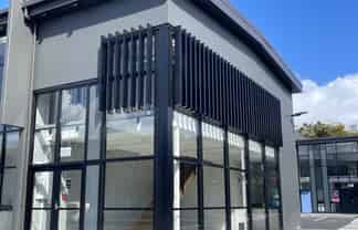 Eye-Catching Large Unit – Corner Location
