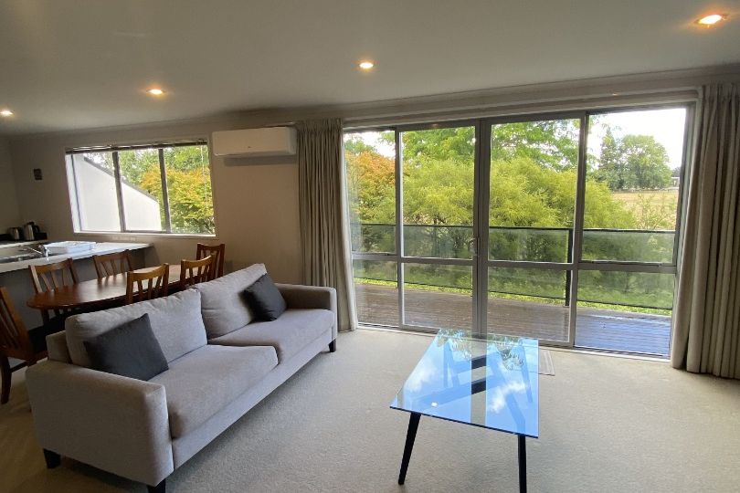 Modern Fully Furnished Three-Bedroom Townhouse with Park Views in Hamilton East - Widok 5