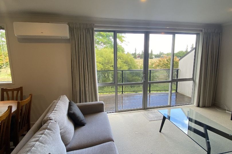 Modern Fully Furnished Three-Bedroom Townhouse with Park Views in Hamilton East - Widok 6