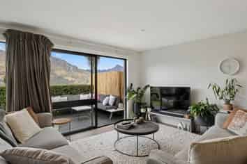 C/17 Arawata Terrace, Fernhill/Sunshine Bay