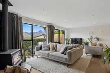 C/17 Arawata Terrace, Fernhill/Sunshine Bay