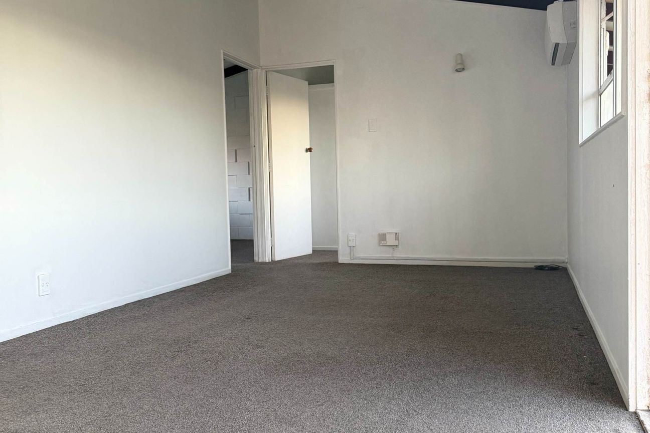 Recently Refurbished 2 Bedroom Unit For Rent I... - Widok 3
