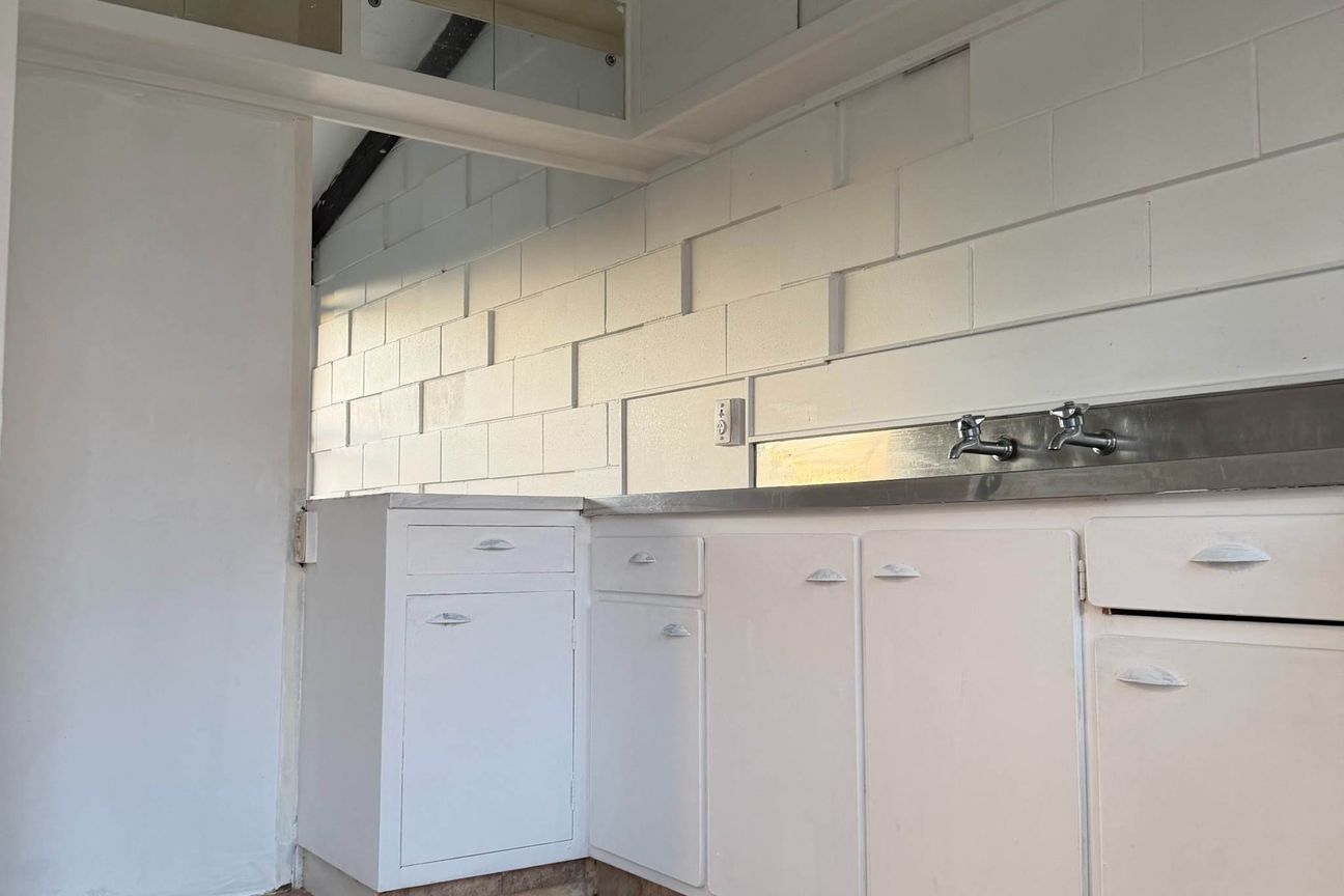Recently Refurbished 2 Bedroom Unit For Rent I... - Altro