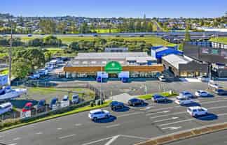 Wairau Road – bank on the location