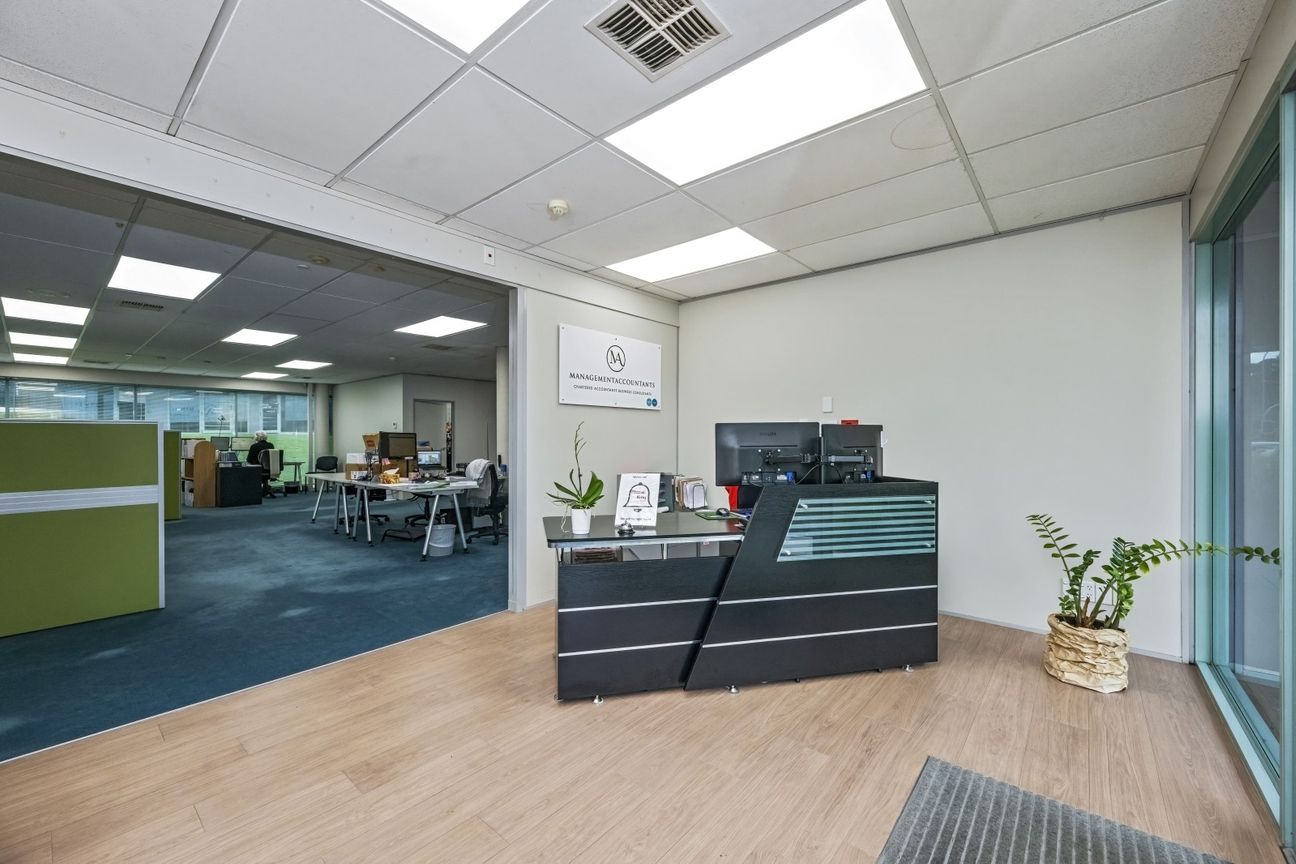 Position, profile and proven income on Bush Road - Meer