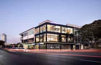 PREMIER TAKAPUNA OFFICE, STEPS FROM THE BEACH
