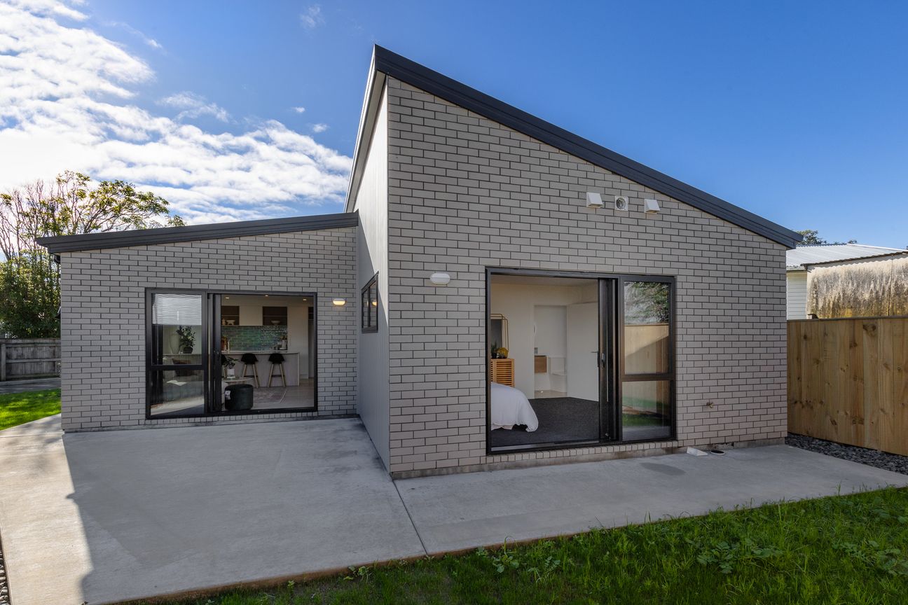 Brand New, Horowhenua College Zoned - Bild 3