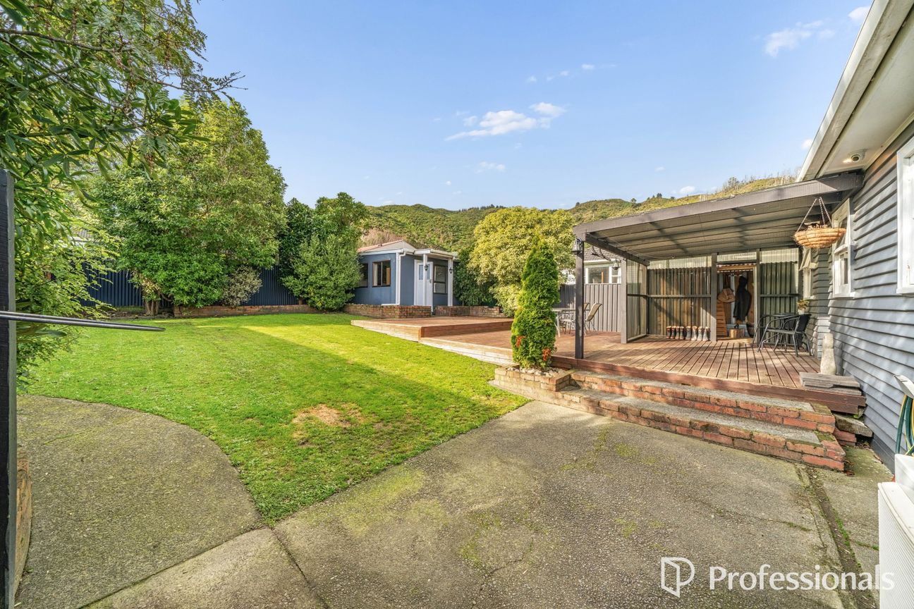 Three Bedrooms, Sleepout & Double Garaging - Fler