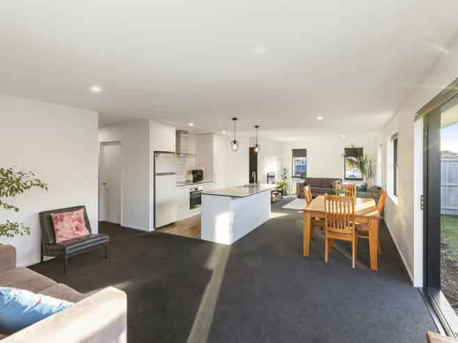 24 Halpin Drive, Lincoln