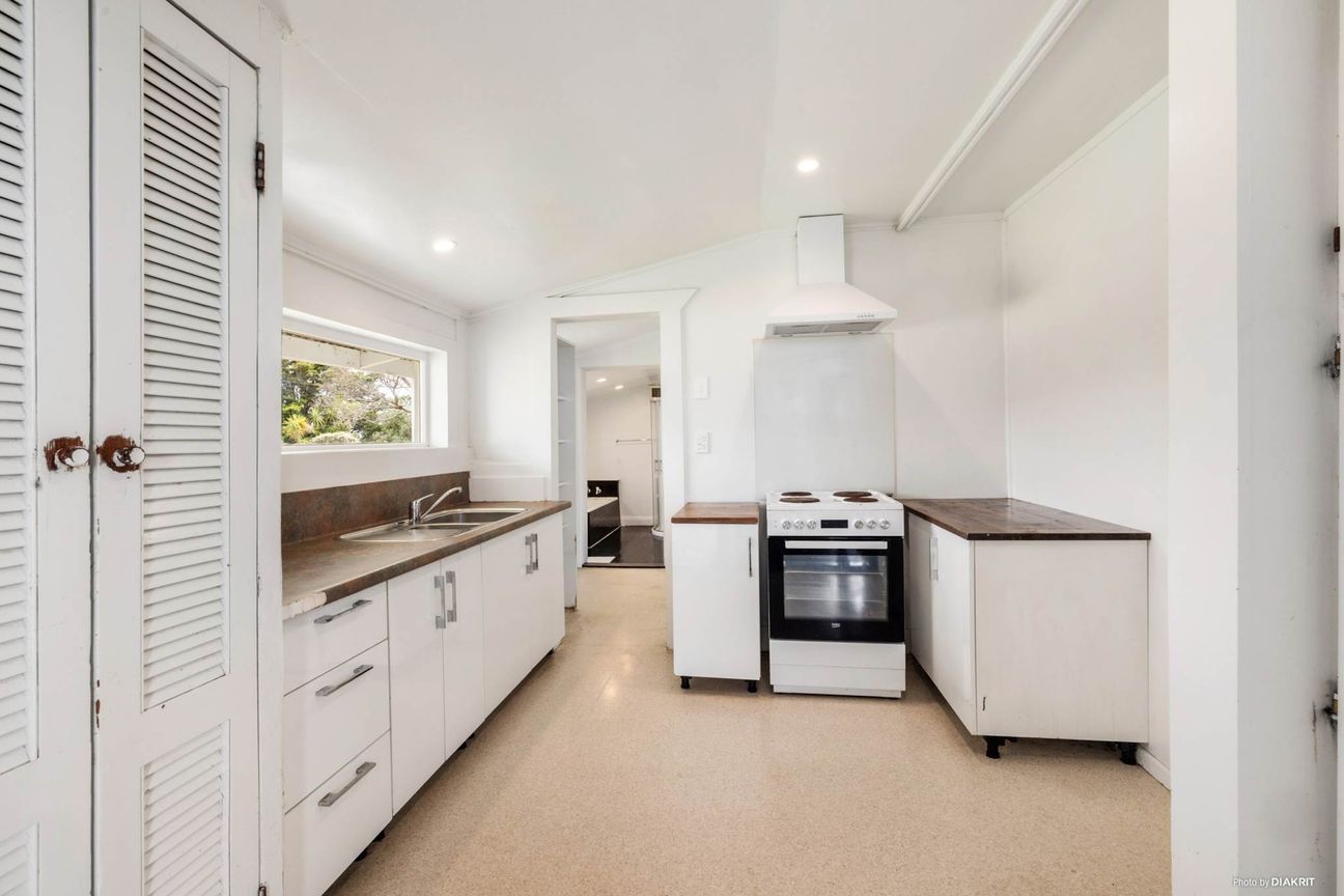 Simple Living in a Character-Filled Home - Vista 3