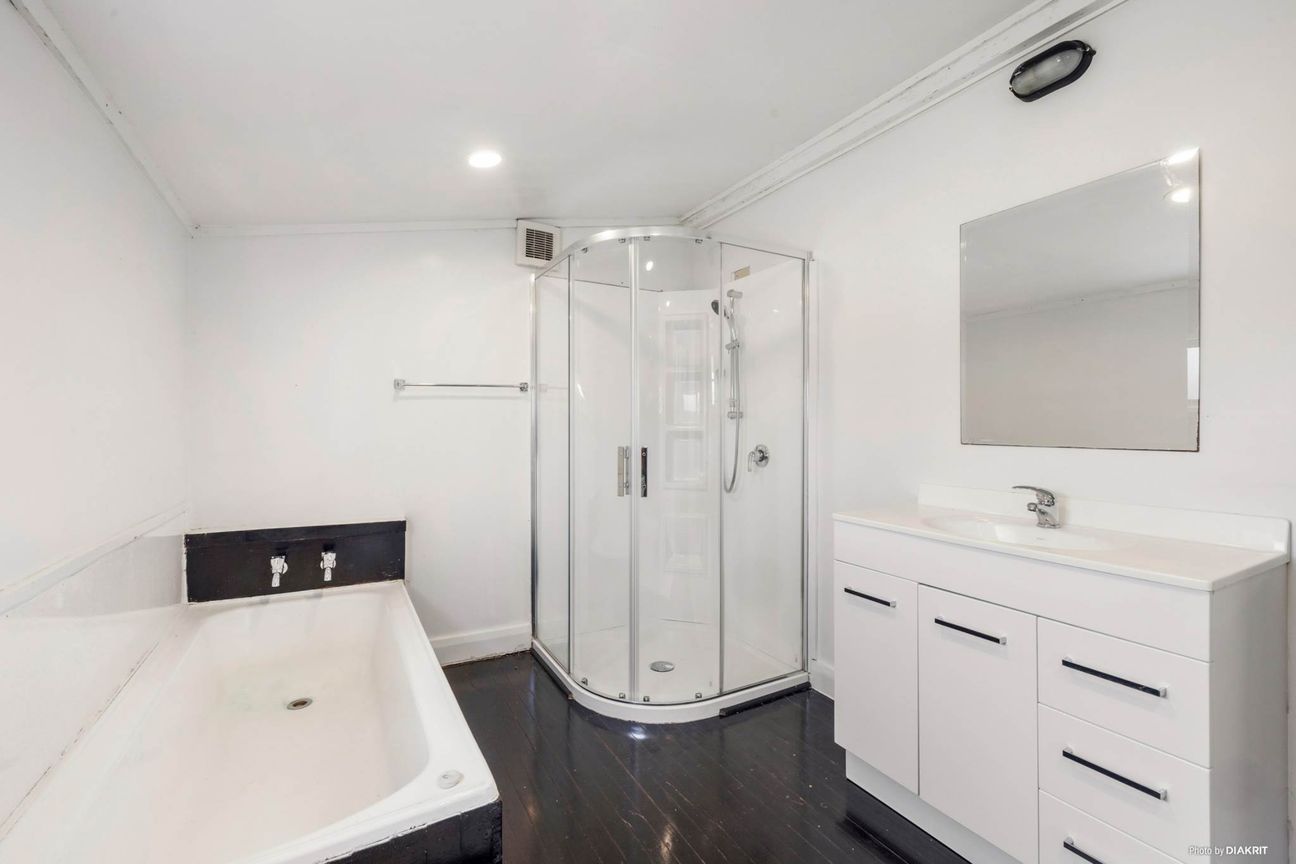 Simple Living in a Character-Filled Home - Altro