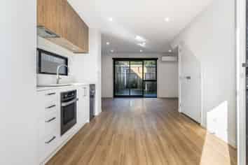 D&E/624A Queen Street, Levin