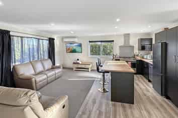 25 Old Coach Road South, Otaki Beach