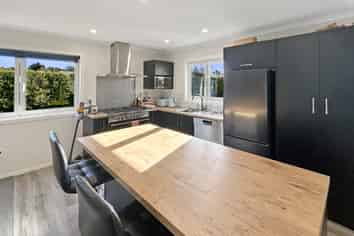 25 Old Coach Road South, Otaki Beach