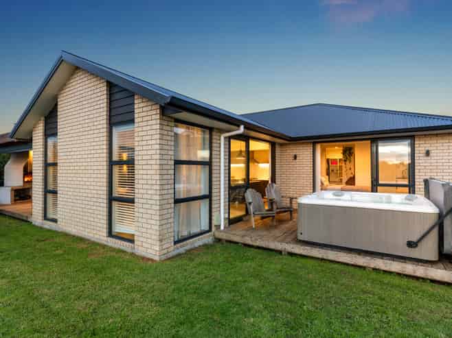 61 Lisle Farm Drive, Pukekohe